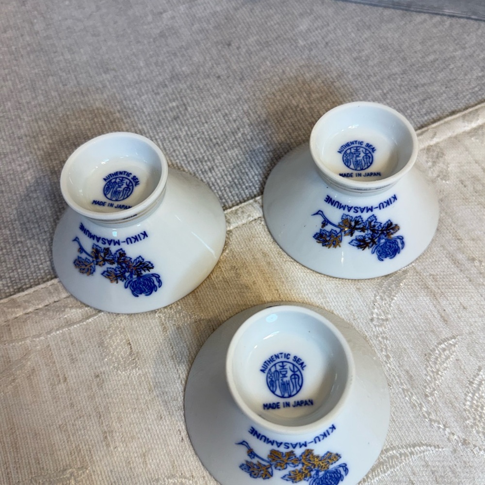 3 Vintage Kiku-Masamune Japanese Sake Cups - Blue Chrysanthemum & Gold‎ Trim - Picture 8 of 9
